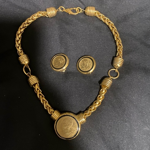 1980s Set Faux French Gold Coin Thick Chain Necklace & Matching Clip-On Earrings - Picture 3 of 8